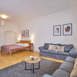 Charles Bridge Apart Otel